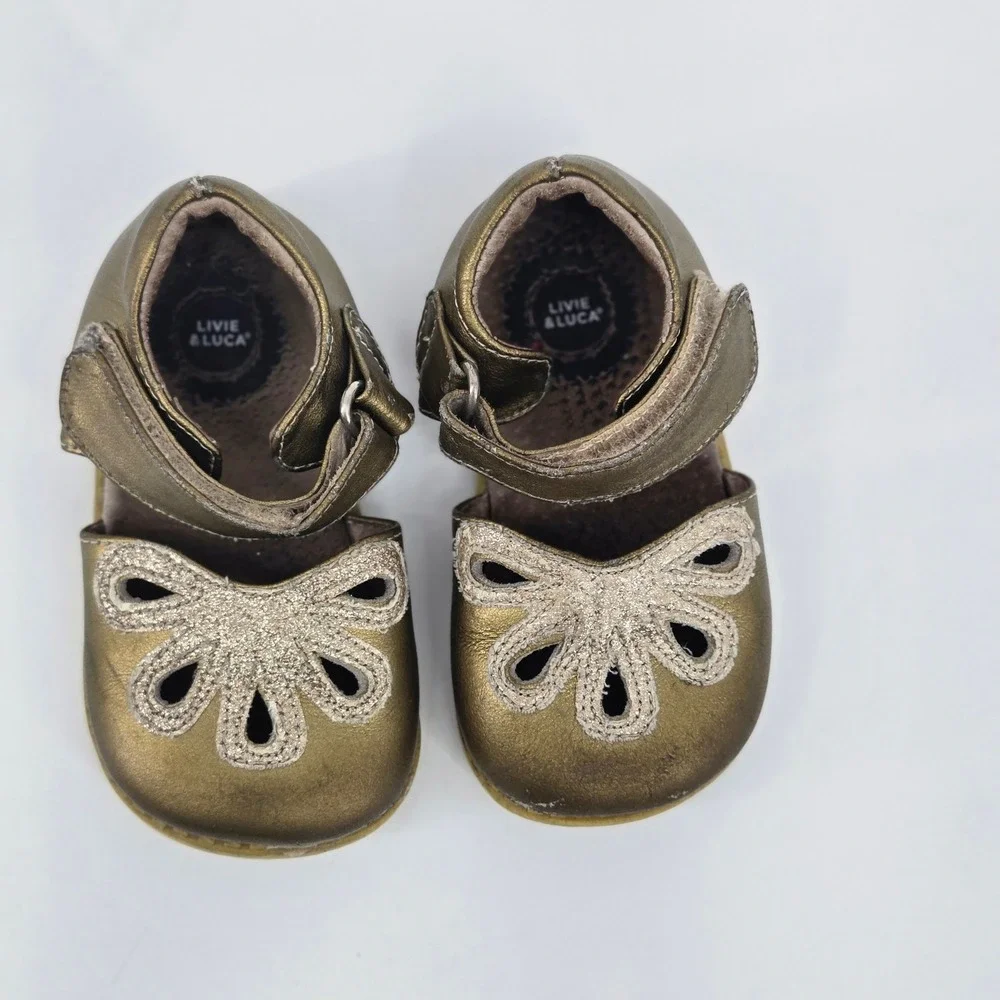 Livie & Luca Metallic Bronze Gold Petal Flower Leather Mary Jane Shoes Sz 5 GUC